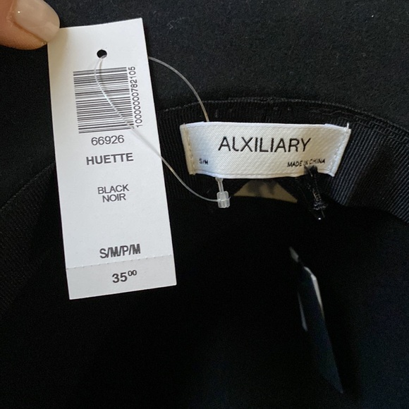 Aritzia- 100% wool hat - Picture 2 of 2